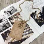 chanel-19-in-the-fall-of-the-new-camellias-work-the-cards-the-card-pack-86068-2.jpg
