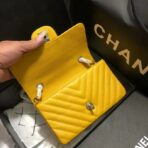chanel-chevron-caviar-leathe-20cm-classic-flap-bag-1116-6.jpg