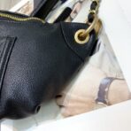 chanel-quilted-caviar-clafskin-waist-bag-s0929-3.jpg