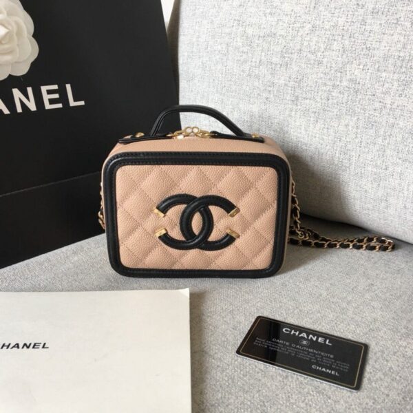 chanel-quilted-caviar-small-vanity-case-a93342.jpg