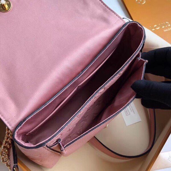 m43674-7.jpg m43674-7.jpg