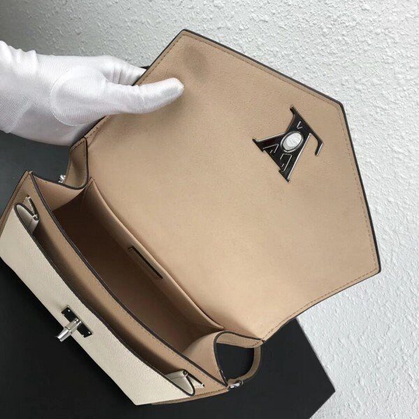 m51424-7.jpg m51424-7.jpg