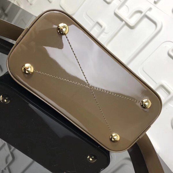 m51904-3.jpg m51904-3.jpg